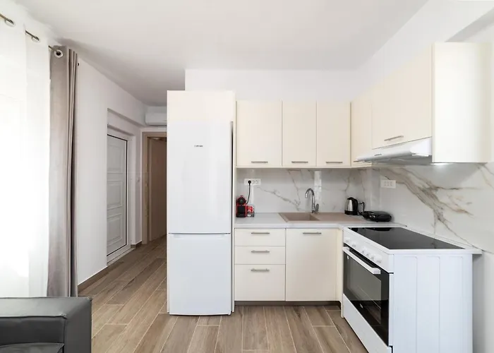 E.Berdufi Apartament Sea View